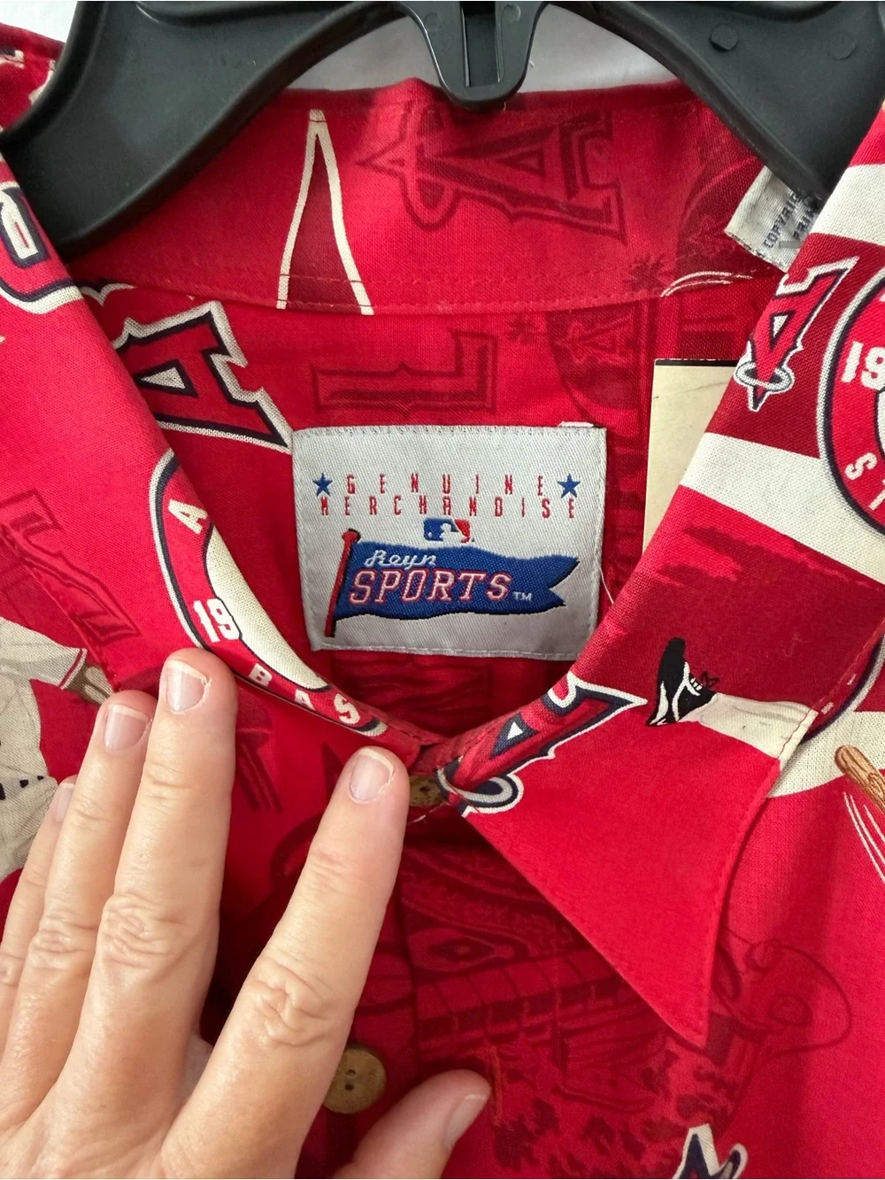 Genuine Merchandise Los Angeles Angels Red Graphic Button-Up Shirt